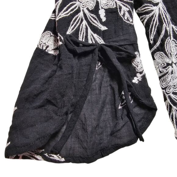 Alfred Dunner Island Vibes Bell Sleeve Floral Embroidered Top Size XL - Picture 5 of 8